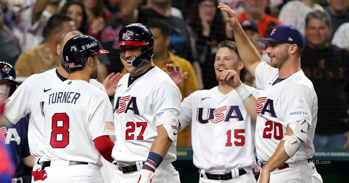 El team USA celebrando una carrera en V Clásico Mundial de Beisbol, evento en el que perdieron en la final ante Japón