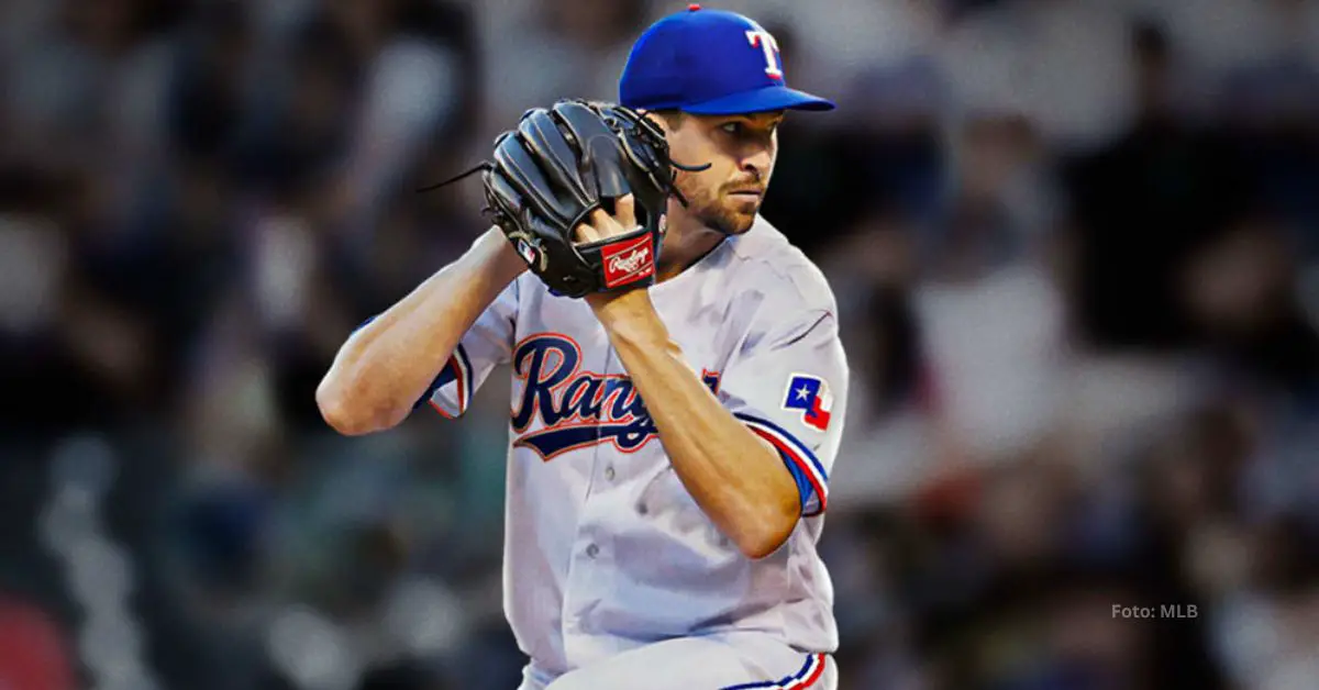 Jacob deGrom preparado para lanzar con Texas Rangers