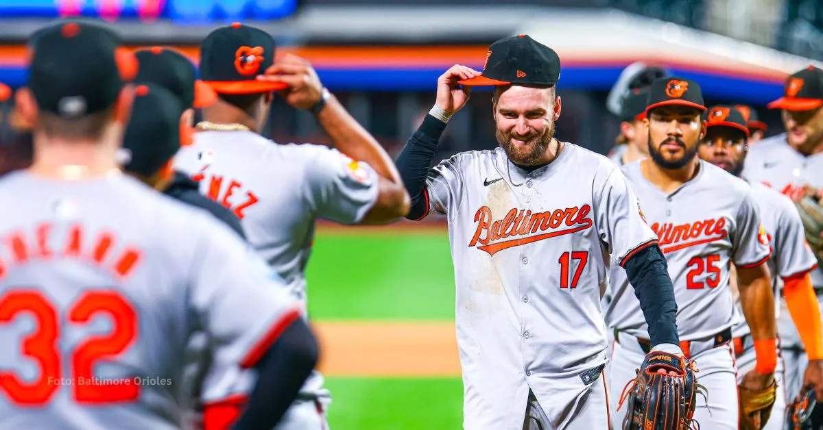 Peloteros de Baltimore Orioles celebrando triunfo