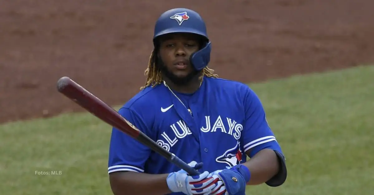 Vladimir Guerrero Jr. con el uniforme azul de Toronto Blue Jays