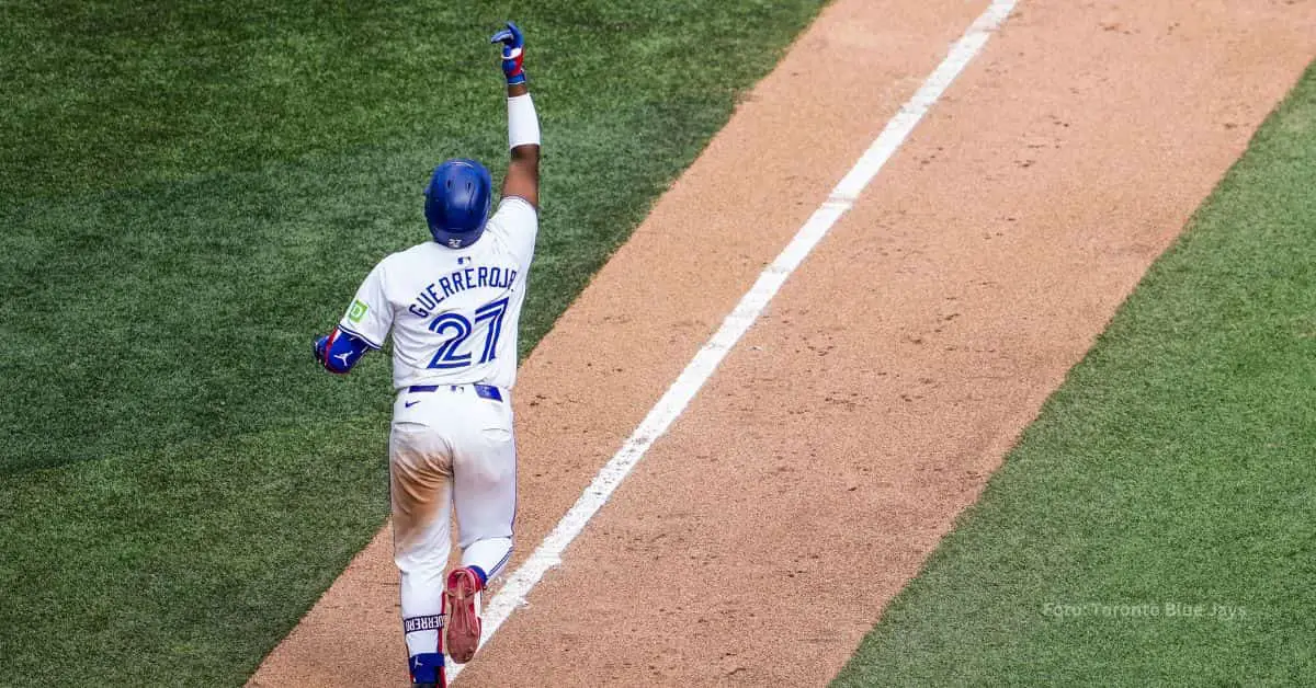 Vladimir Guerrero Jr. recorriendo las bases por Toronto Blue Jays