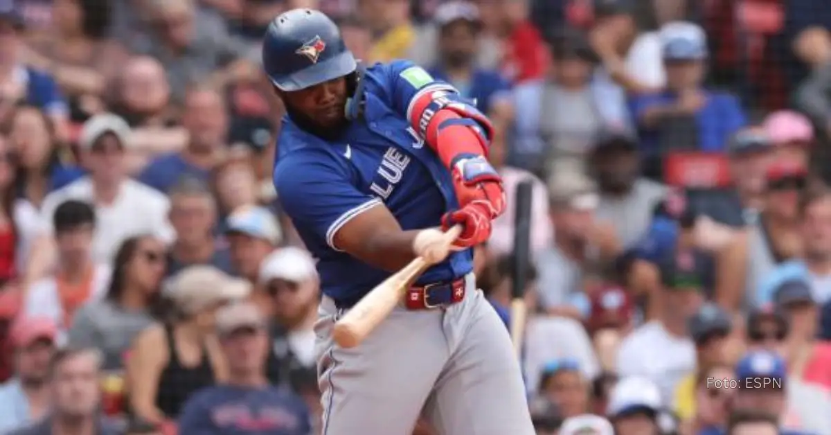 Vladimir Guerrero Jr. pegando batazo con Toronto Blue Jays en MLB 2024