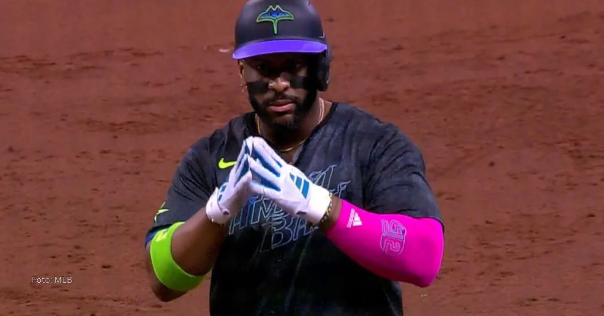 Yandy Díaz celebrando en el Tropicana Field