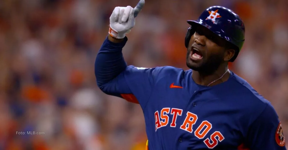 El bateador cubano Yordan Alvarez celebrando su participación en el juego 600 en Grandes Ligas