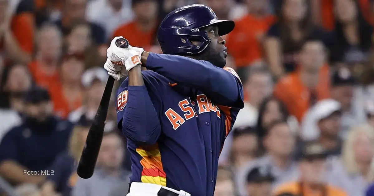 Yordan Alvarez bateando con Houston Astros en MLB