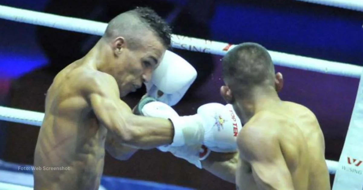 Frank Zaldívar en un ring de boxeo cubano