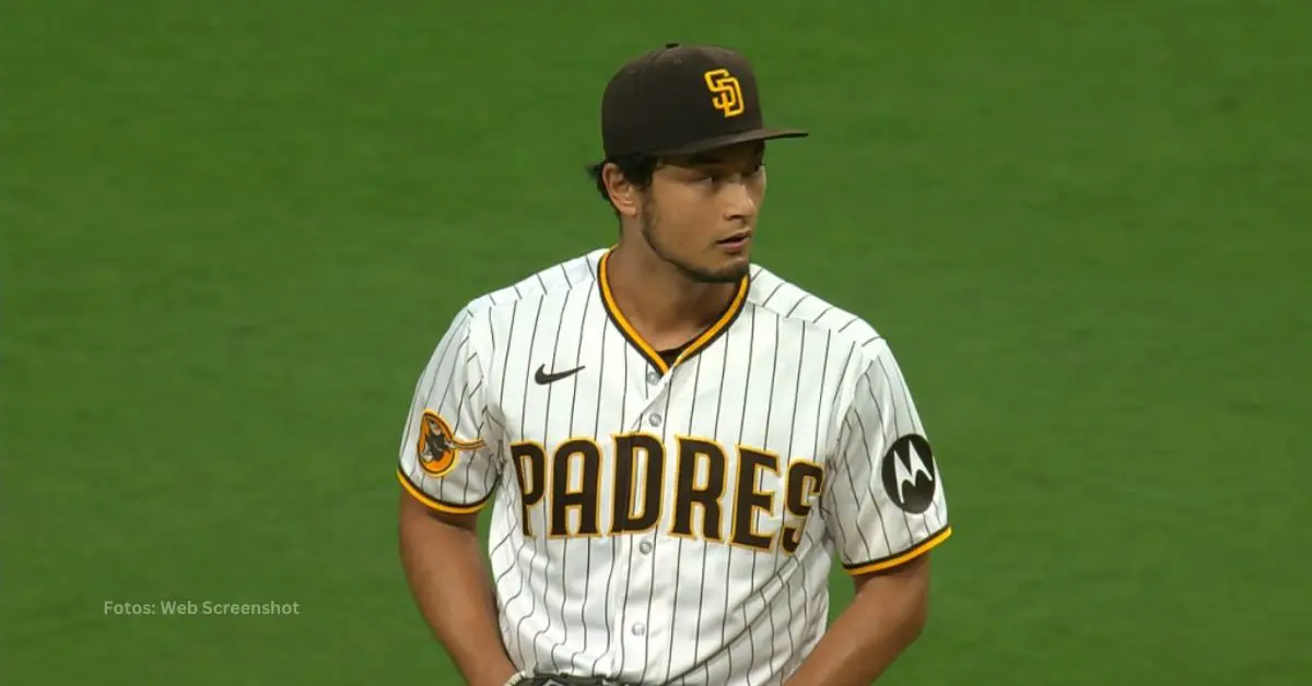 Yu Darvish lanzando con San Diego Padres