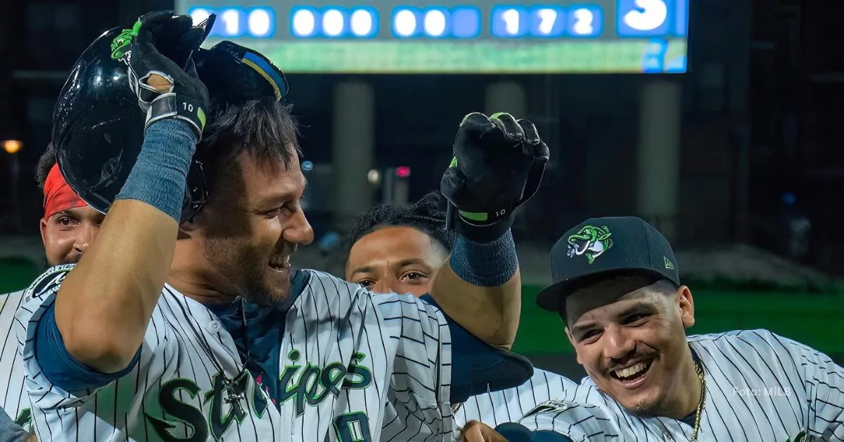 Yuli Gurriel celebrando un walk off