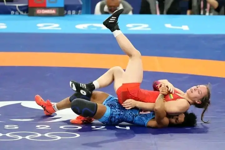 POR MEDALLA: Yusneylis Guzmán PASÓ a semifinales de Lucha Libre Paris 2024