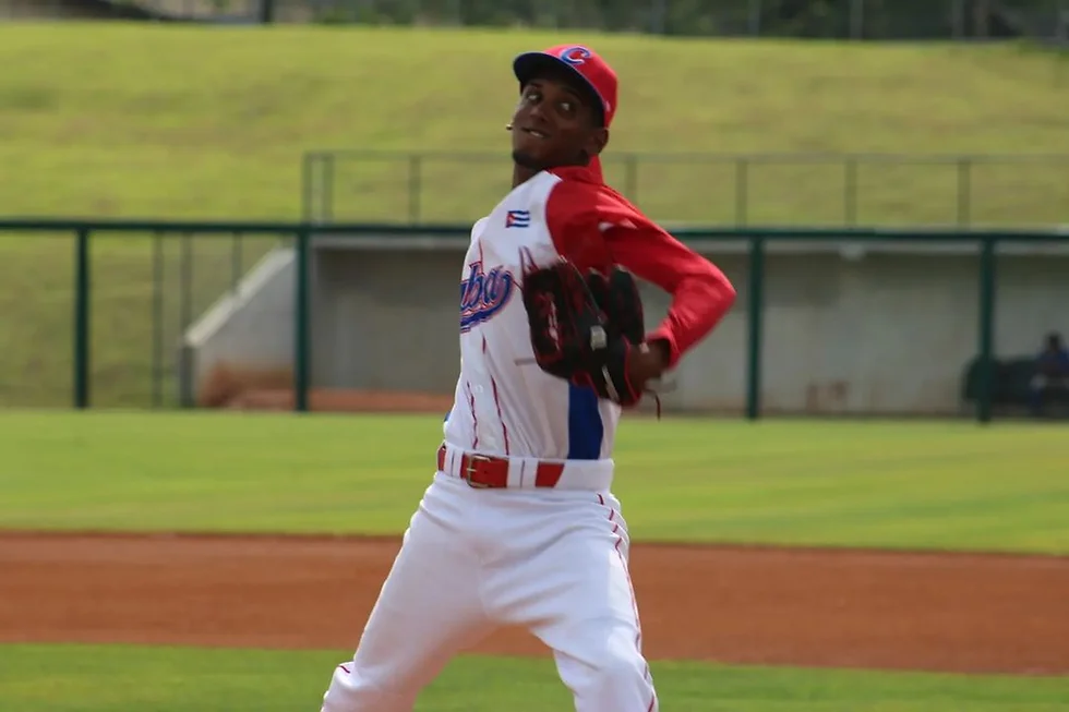 Beisbol cubano: Ediel Ponce lanzando con Equipo Cuba en Premundial Sub 18