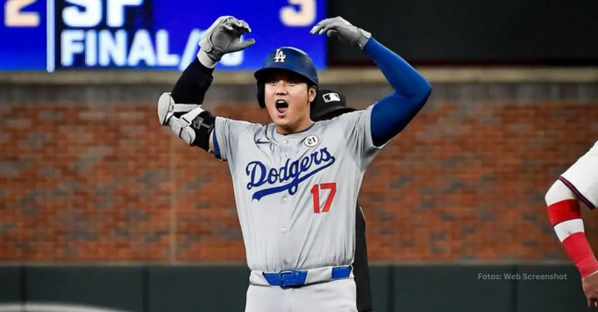 Shoehei Ohtani celebra batazo en Atlanta