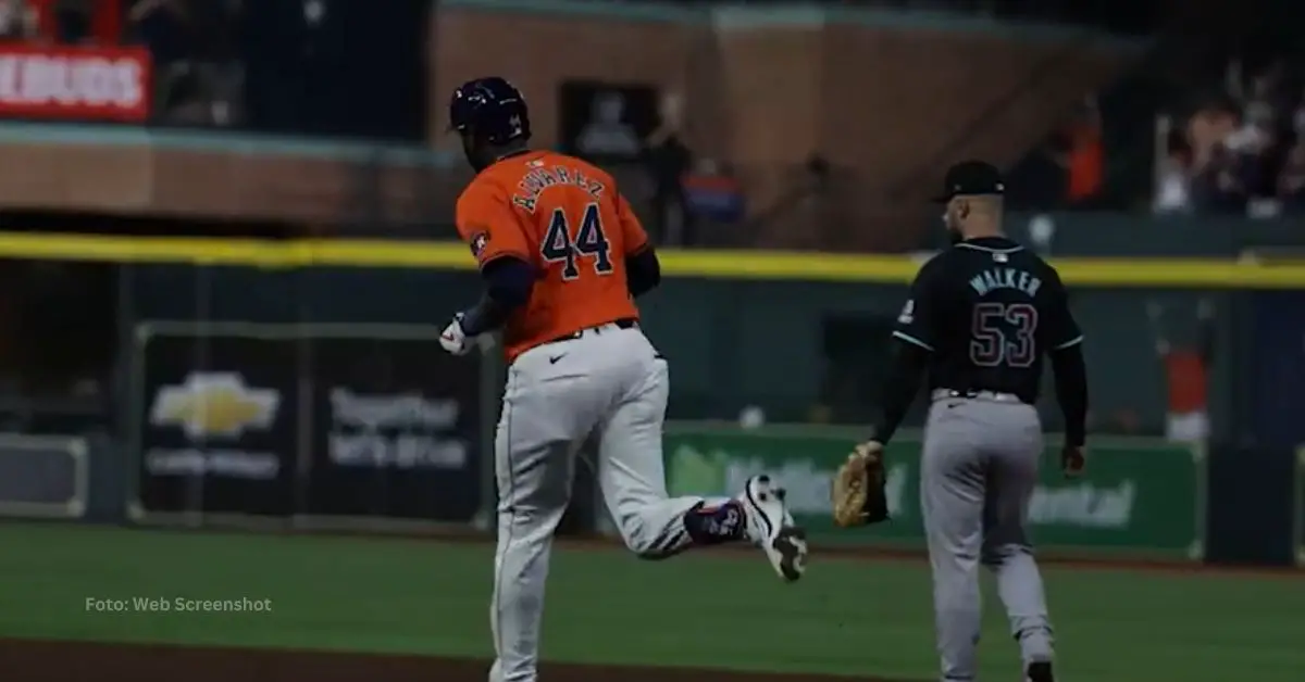 Yordan Alvarez luego del 2do jonrón con Houston Astros