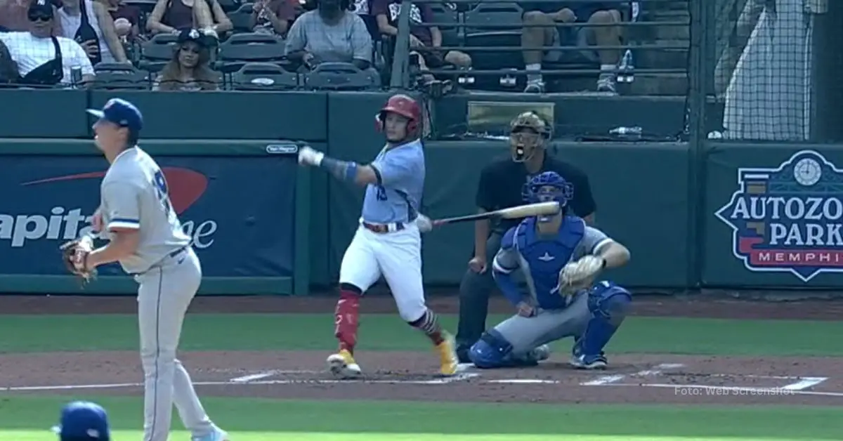 César Prieto haciendo swing con St. Louis Cardinals