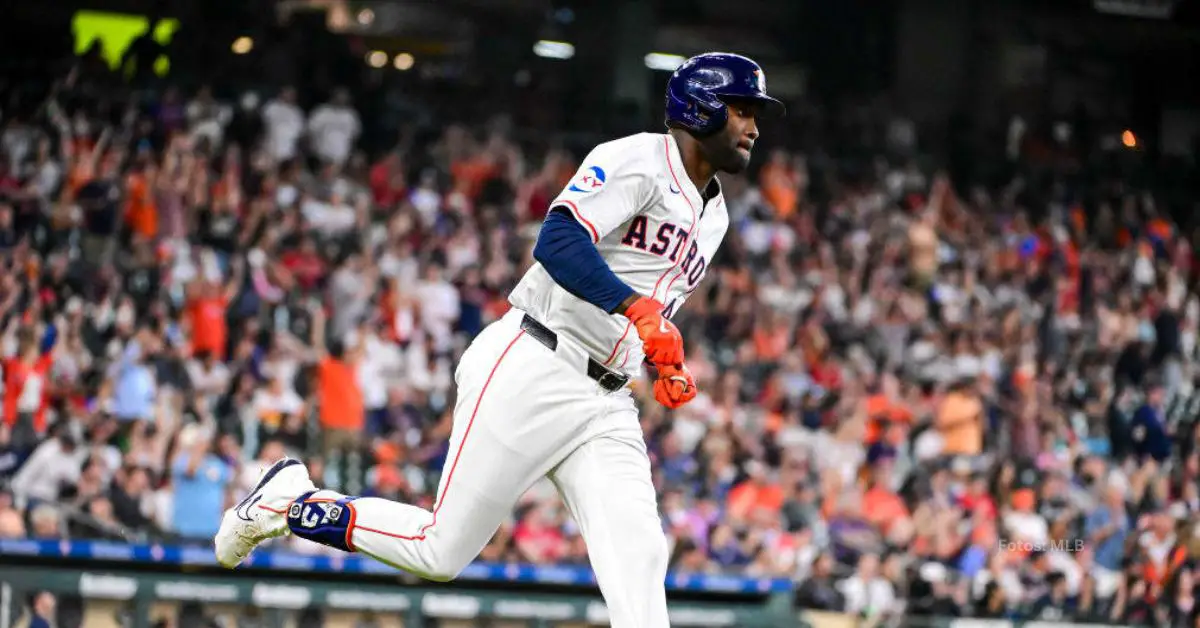 Yordan Alvarez con el uniforme de Houston Astros