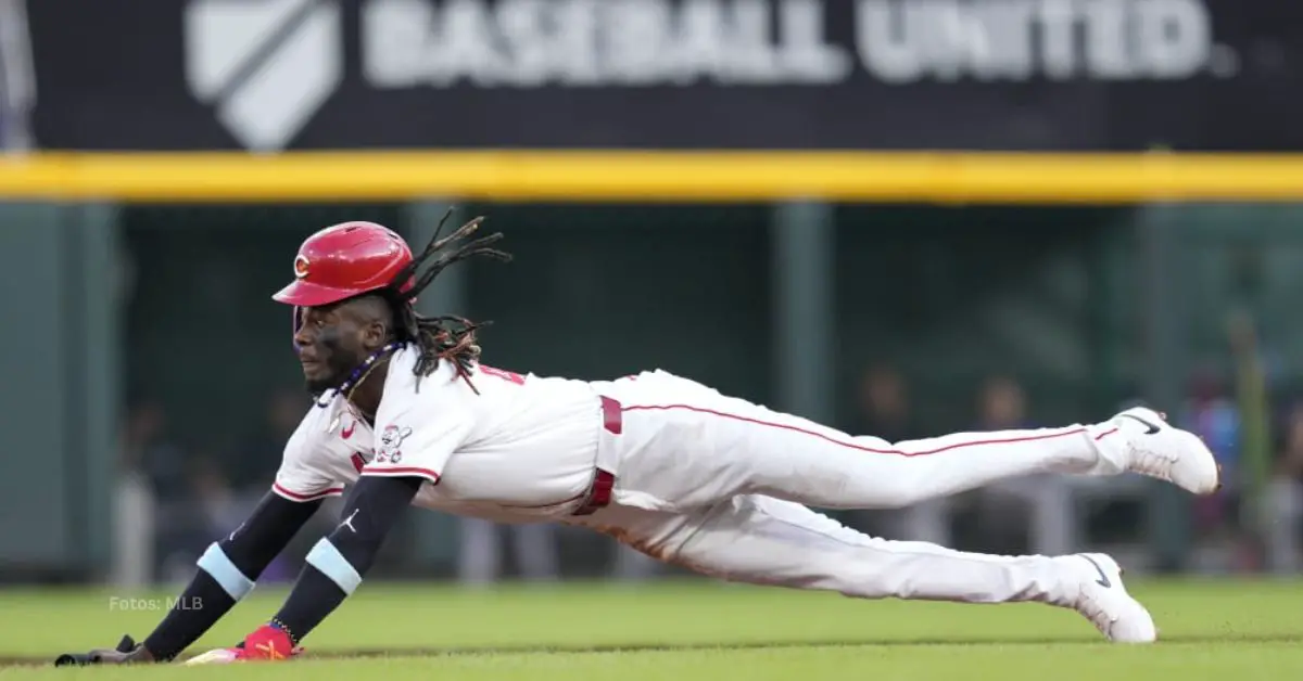 Elly De La Cruz robando base con Cincinnati Reds