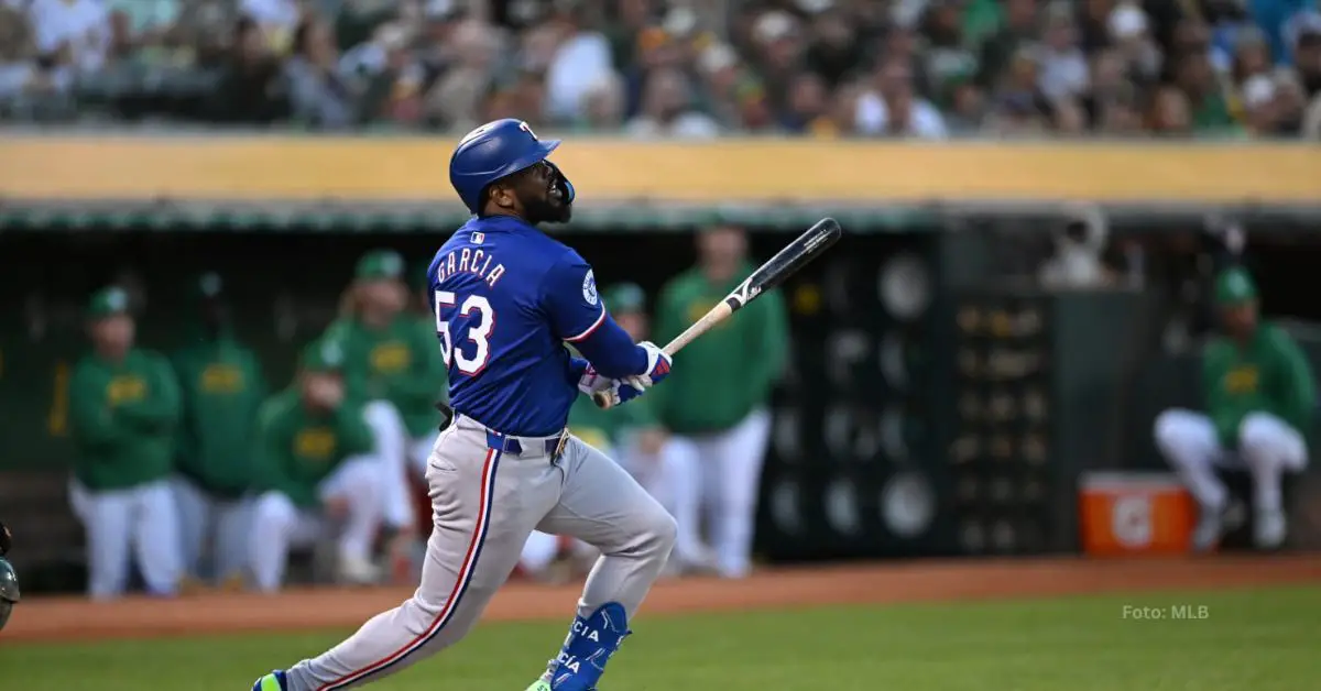 Adolis García bateado con Texas Rangers