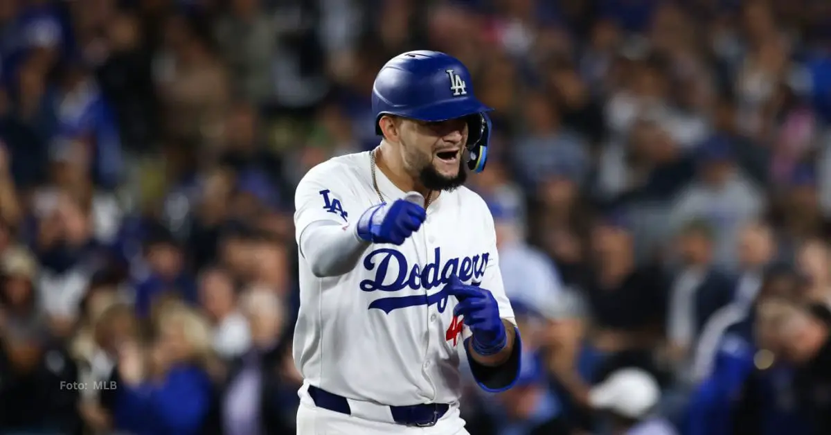 Andy Pages celebrando tras cuadrangular con Los Angeles Dodgers