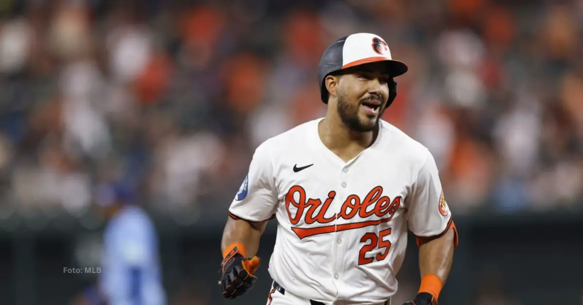 Anthony Santander corriendo las bases con Baltimore Orioles