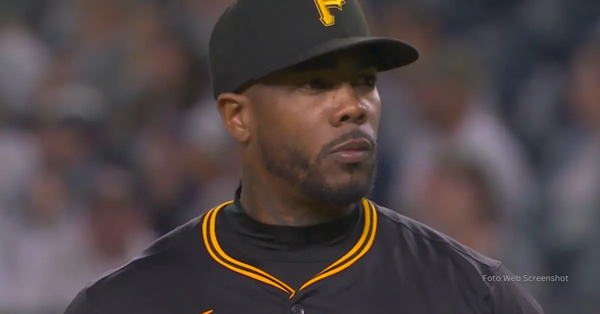 Aroldis Chapman con el uniforme de Pittsburgh Pirates