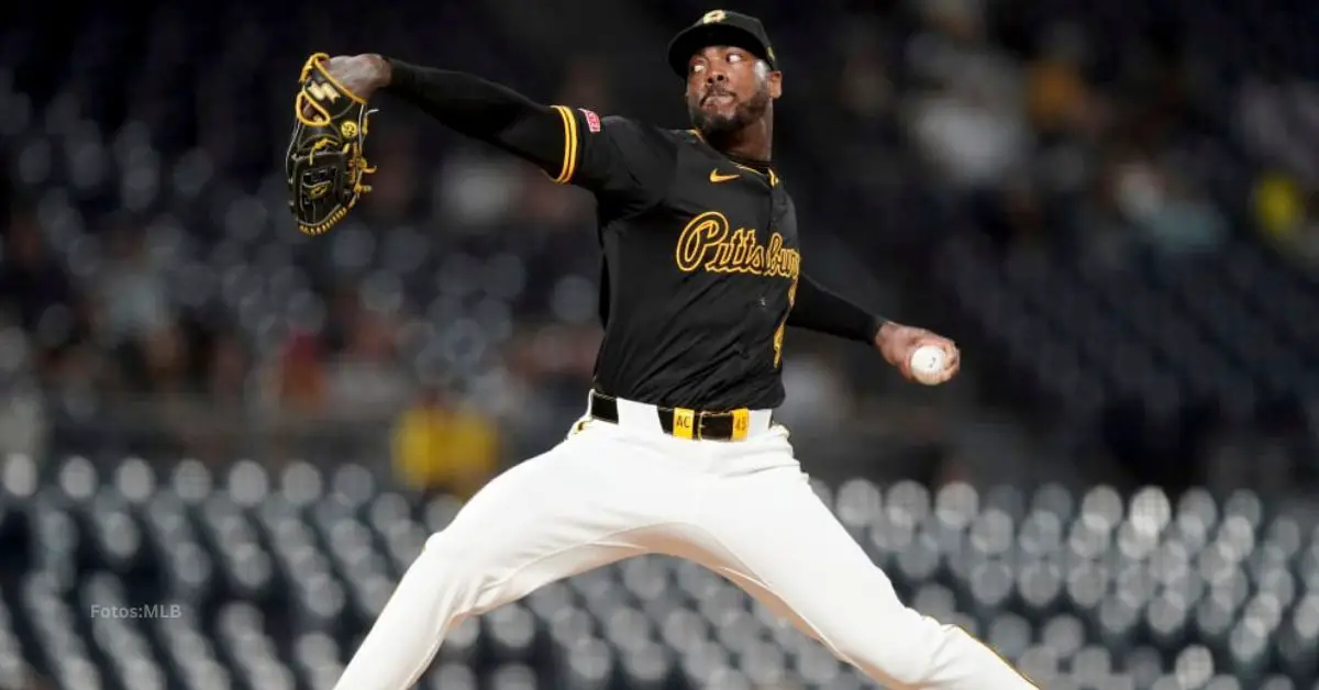 Aroldis Chapman lanzando con Pittsburgh Pirates