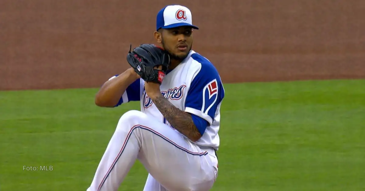 Huascar Ynoa lanzando con el equipo de Atlanta Braves en MLB