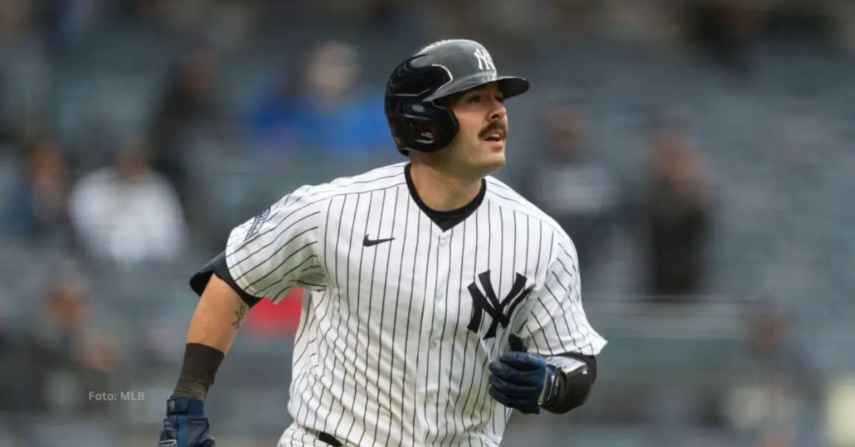 Austin Wells tras un batazo con New York Yankees