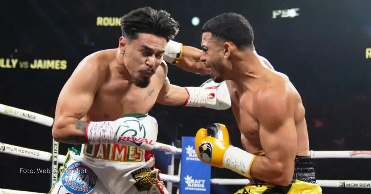 Rolando Romero en el ring con Manuel Jaimes