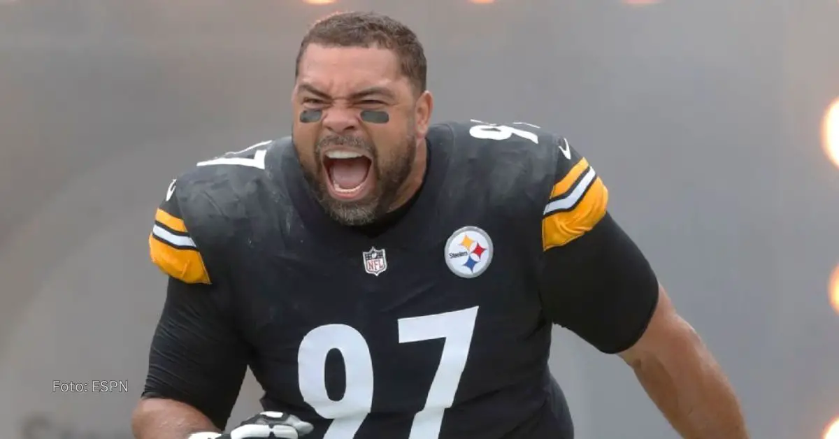 Cameron Heyward celebrando con Pittsburgh Steelers.