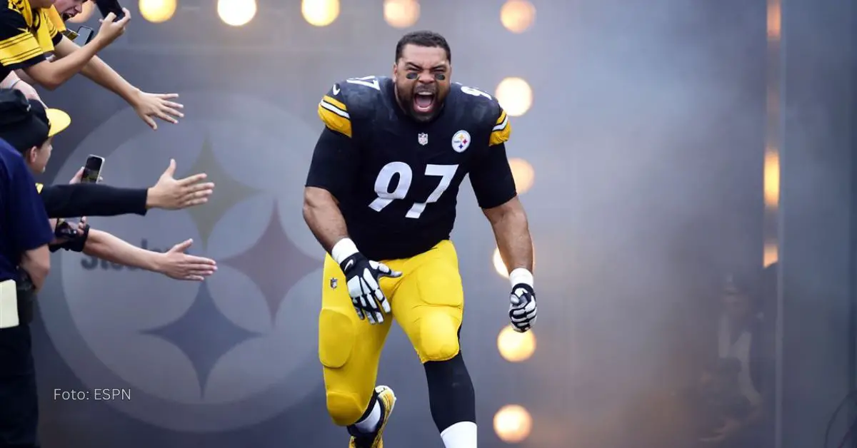 Cameron Heyward celebrando con Pittsburgh Steelers.