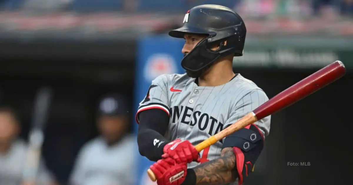 Carlos Correa bateando con Minnesota Twins