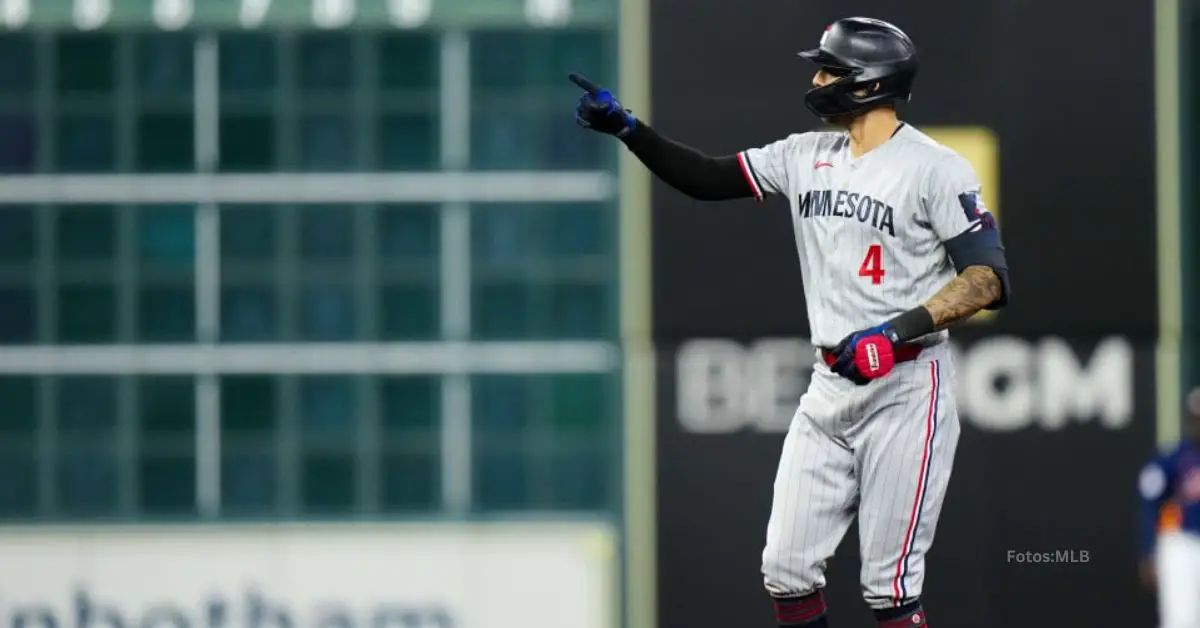 Carlos Correa en segunda tras conectar doble con Minnesota Twins