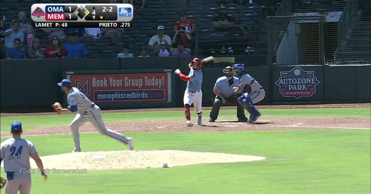 Cesar Priero conectando batazo con St. Louis Cardinals en MiLB