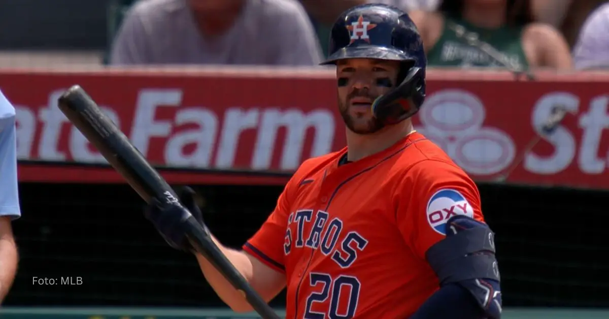 Chas McCormick con el uniforme de Houston Astros durante un juego de MLB