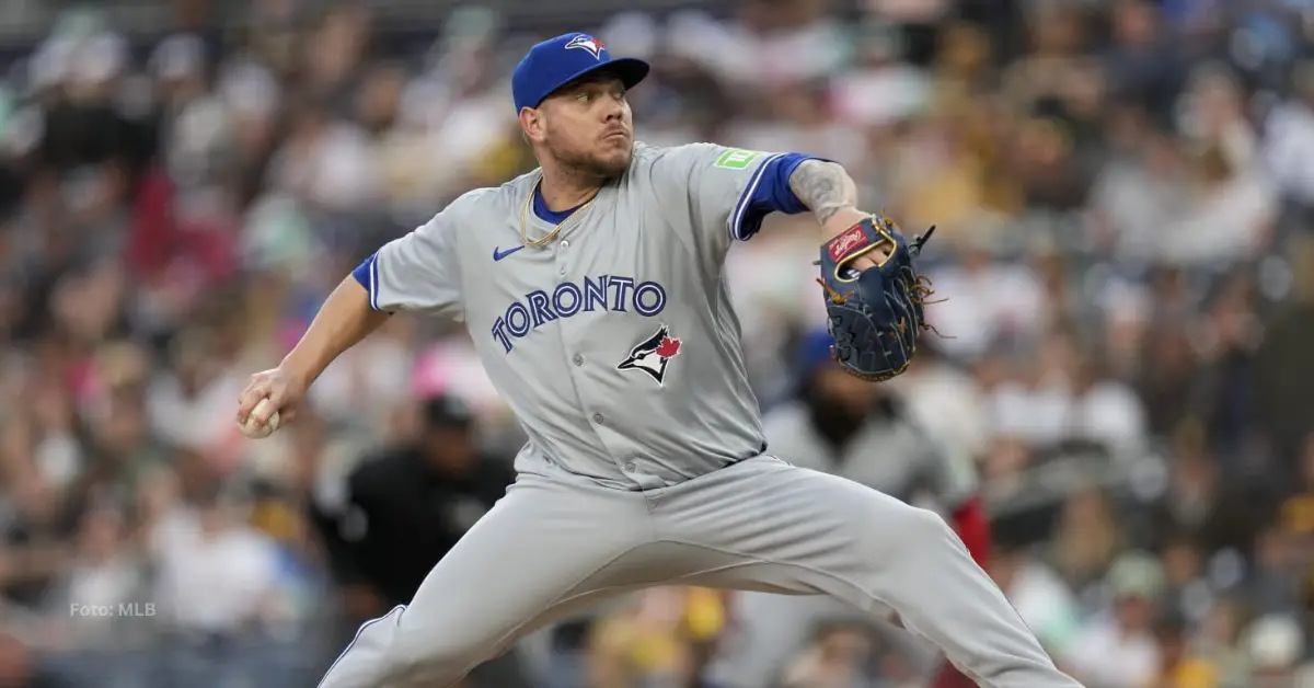 Yariel Rodríguez con el uniforme de Toronto Blue Jays