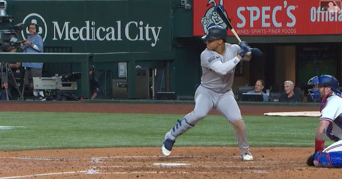 Dominicano Juan Soto bateando con Yankees.