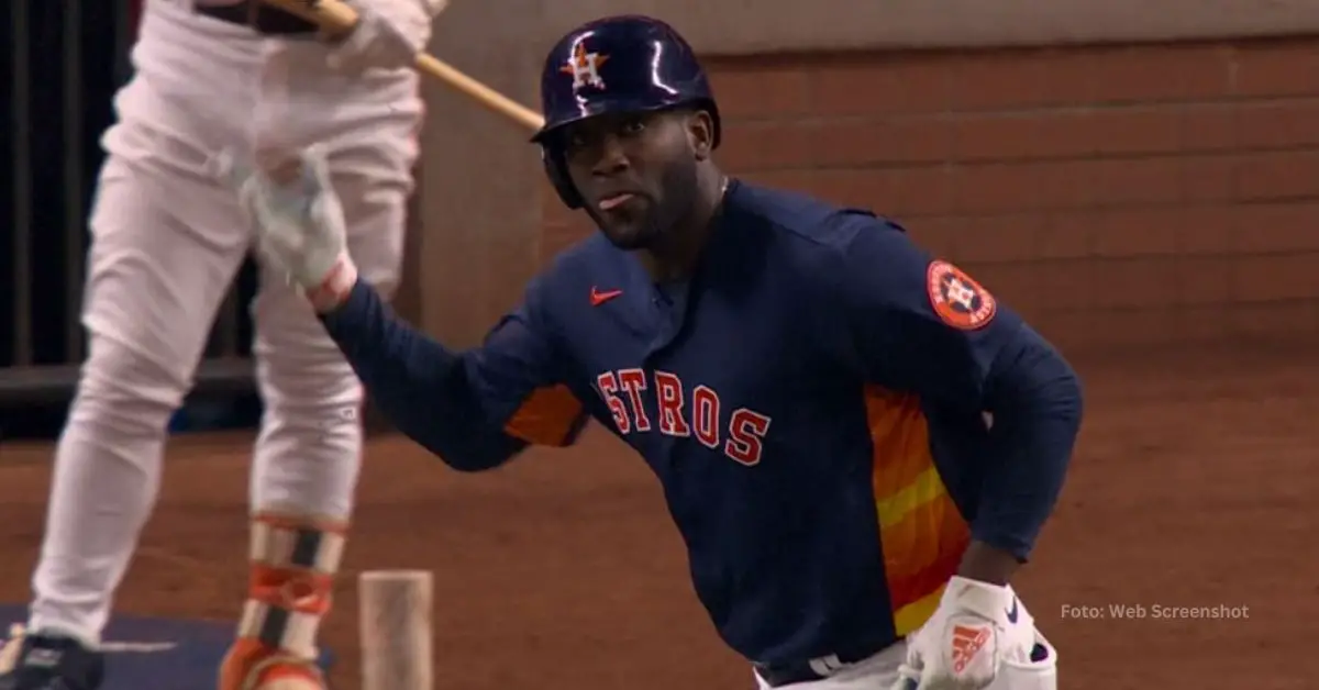 Yordan Alvarez con el uniforme de Houston Astros