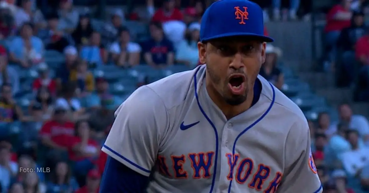 Edwin Díaz gritando tras conseguir un salvado con New York Mets