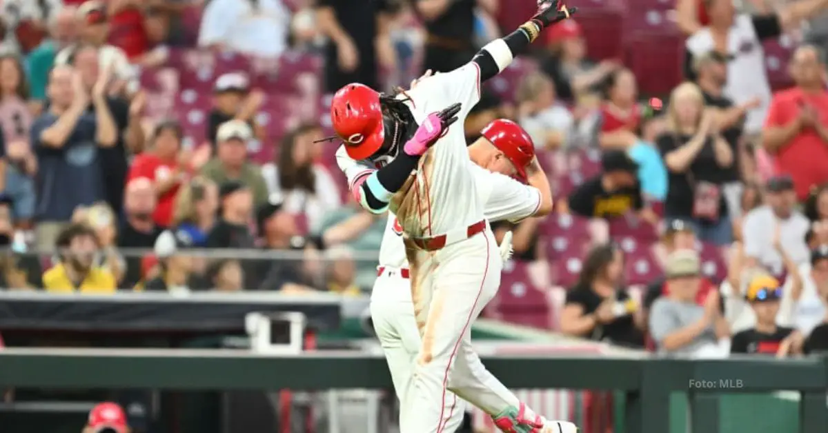 Elly De La Cruz celebrando tras jonrón con Cincinnati Reds