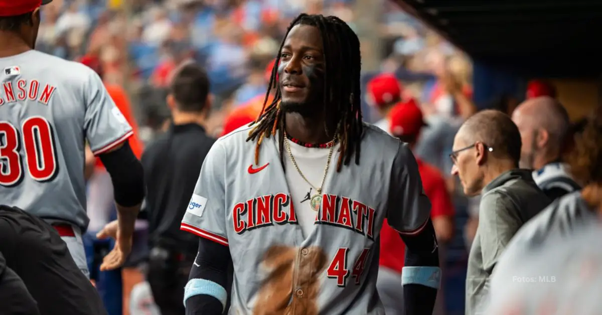 Elly De La Cruz en el dugout de Cincinnati