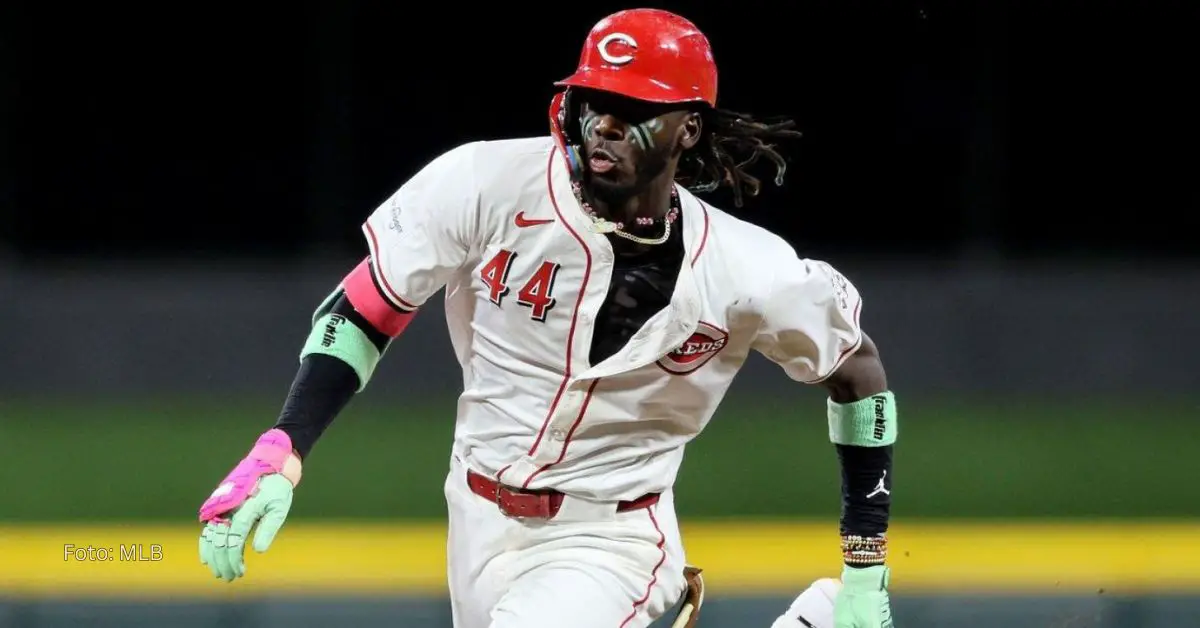 Elly De La Cruz corriendo con Cincinnati Reds