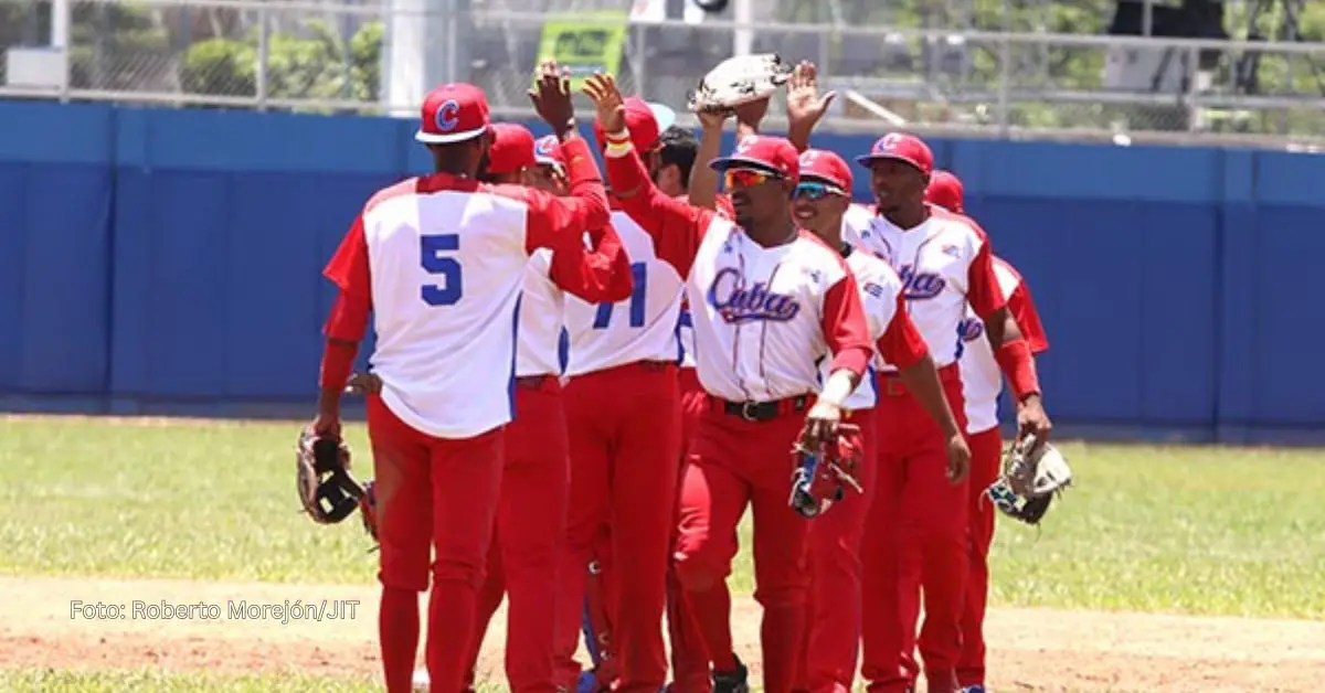 Equipo Cuba celebrando triunfo en un evento internacional