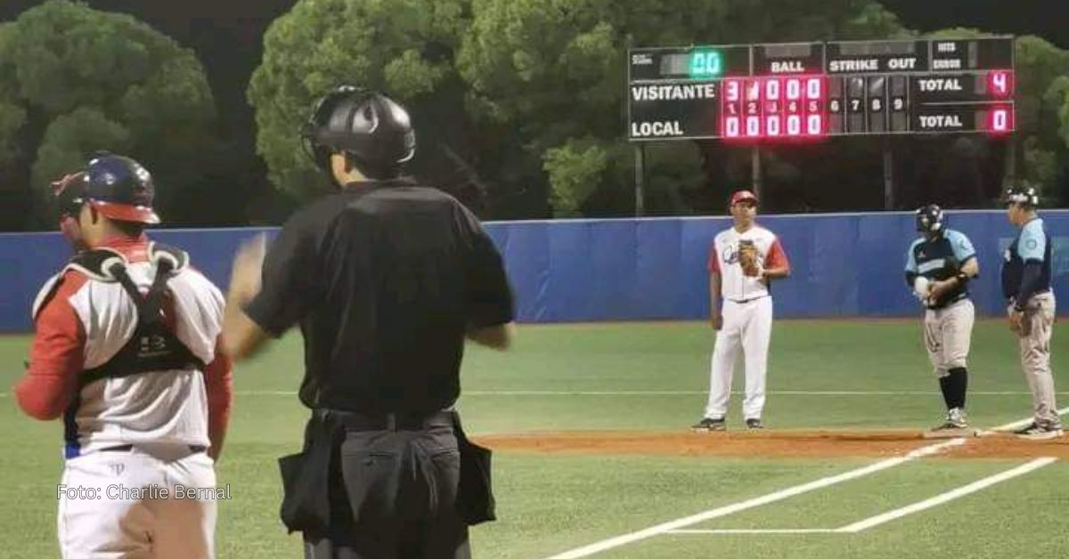 Equipo Cuba de beisbol y sus defensores Yosvani Alarcón y Yordanis Samón