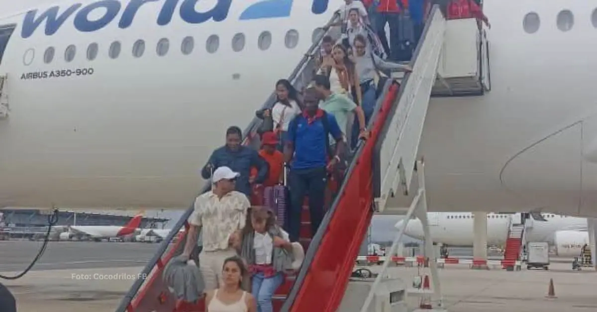 El equipo Cuba aterrizando en España