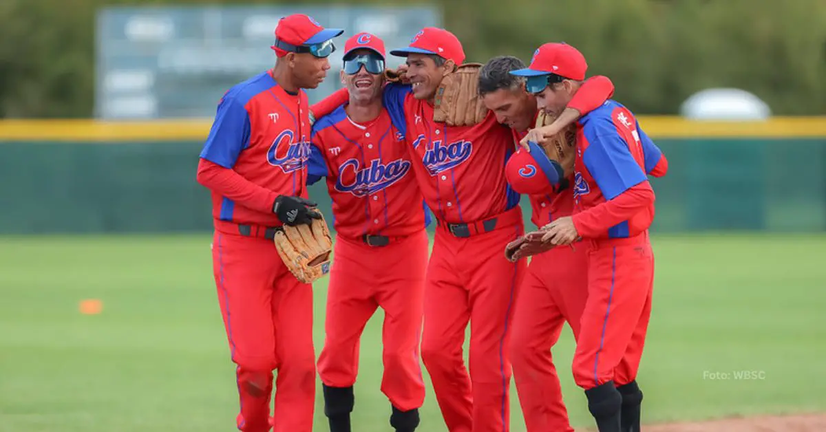 Jugadores del Equipo Cuba de invidentes celebrando tras conseguir la victoria