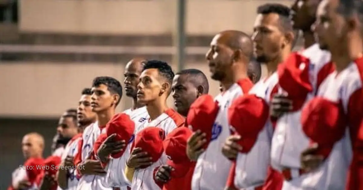 Equipo Cuba cantando Himno de Bayamo en España