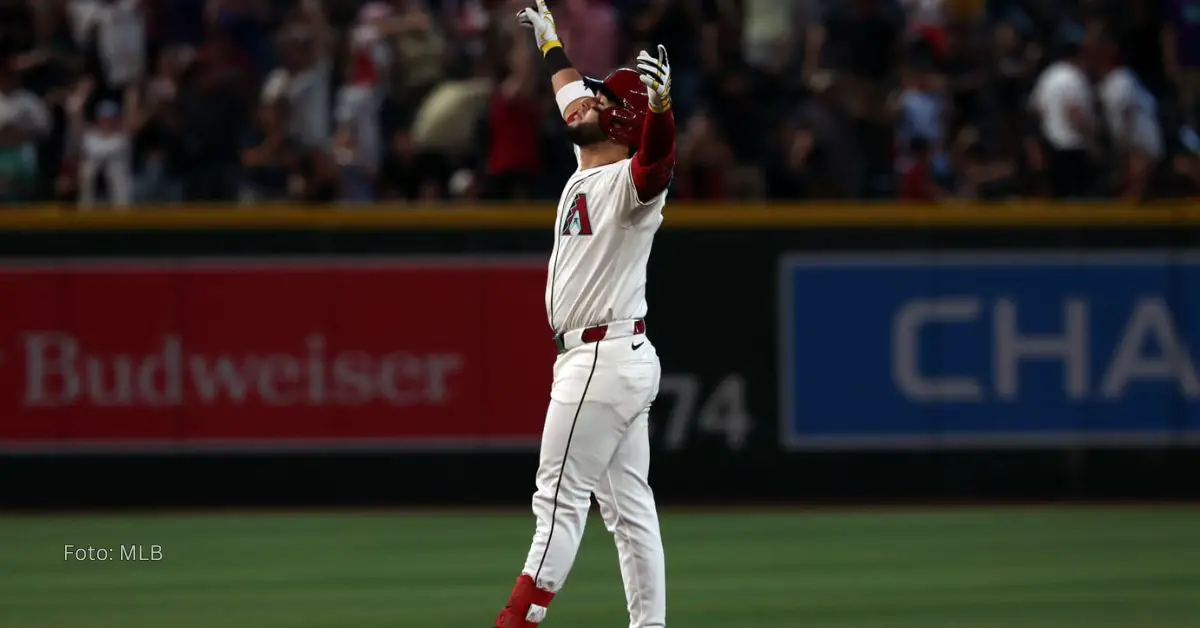 Eugenio Suárez celebrando victoria de Arizona Diamondbacks en MLB 2024