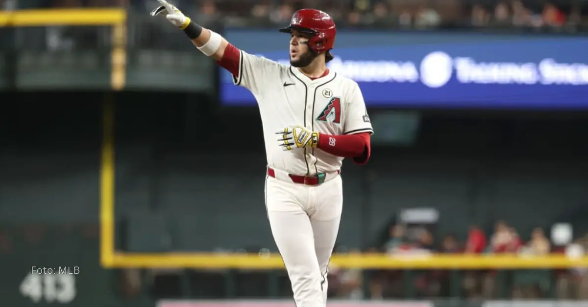 Eugenio Suárez celebrando victoria de Arizona Diamondbacks en MLB 2024