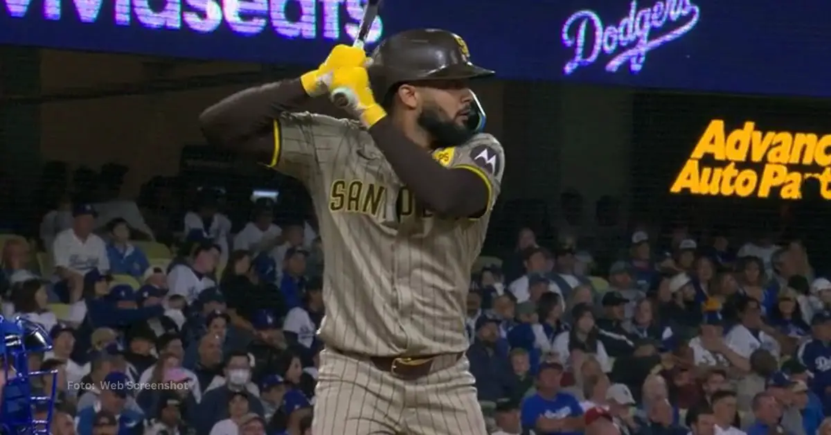 Fernando Tatis Jr. tomando turno ante Los Angeles Dodgers