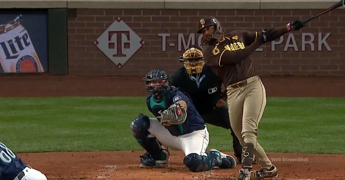 Fernando Tatis Jr. bateando con San Diego Padres