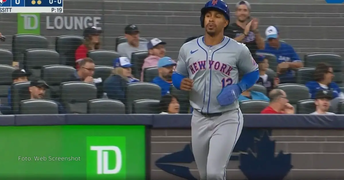 Francisco Lindor anotando en carrera con New York Mets